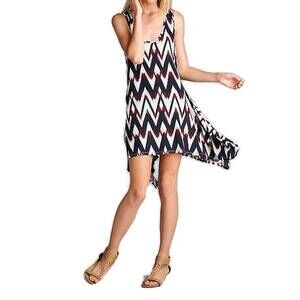 NEW EMERALD FASHION brush stroke chevron tank top in white multi